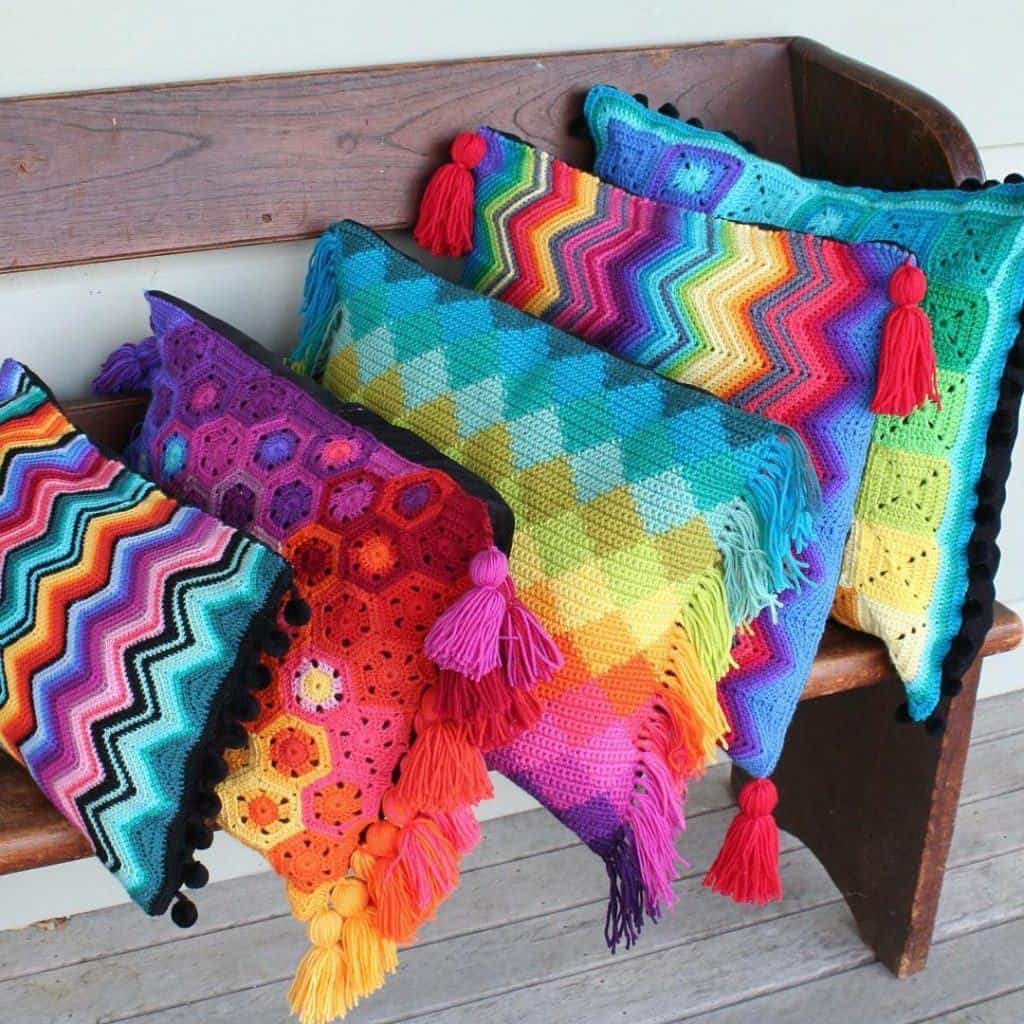 30 Squares de crochê - Dicas e ideias de produtos com squares - Tipos de almofadas com squares diferentes e coloridos