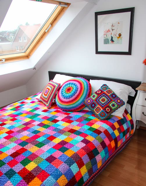 30 Squares de crochê - Dicas e ideias de produtos com squares - cobertor com squares coloridos pequenos